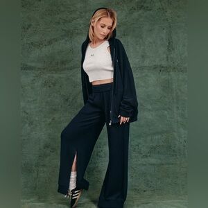 BOYS LIE NAVY SET
NAME 'EM HARLEY ZIP & NAME 'EM MM PANT
Size Xs